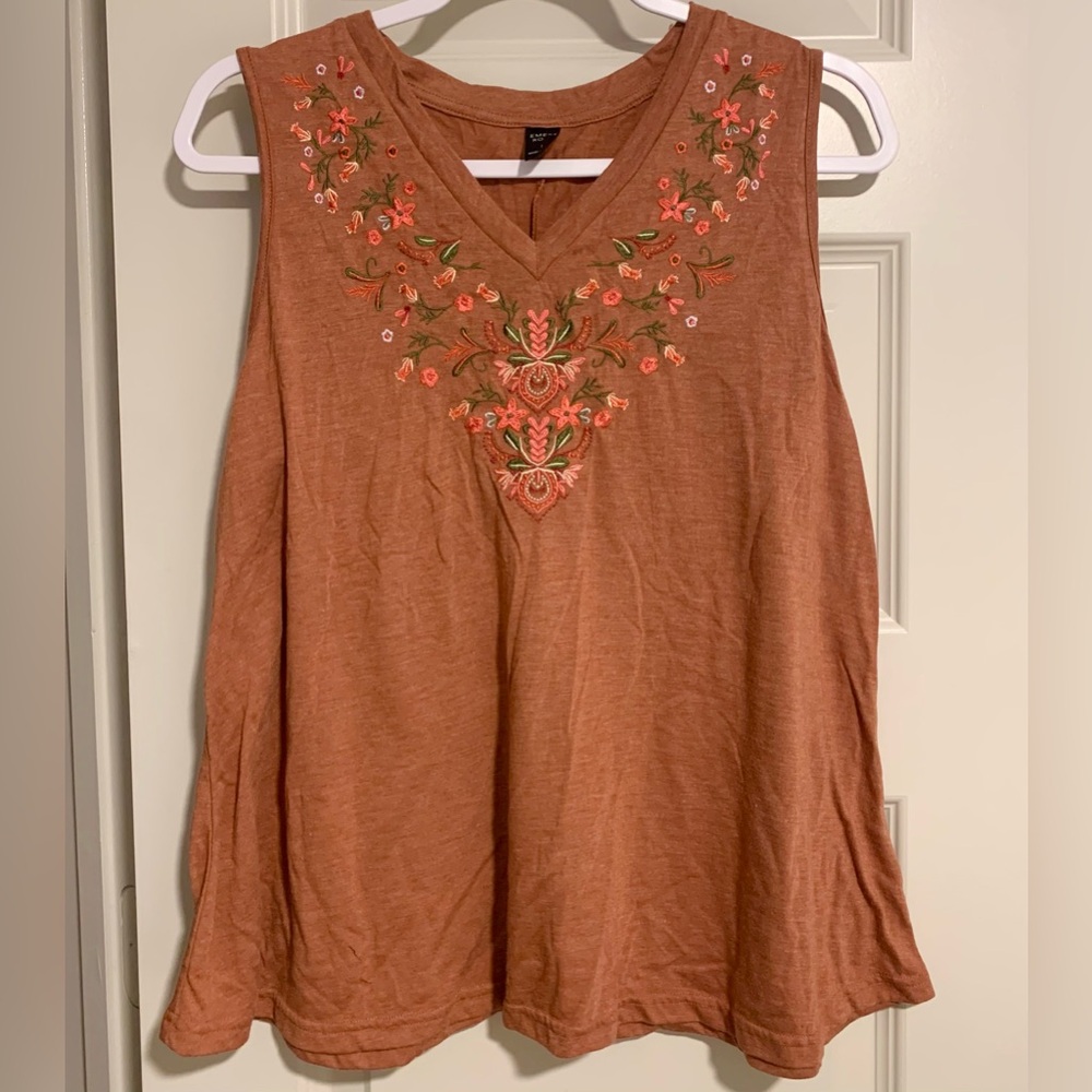 💥4/$15 Emery Rose Embroidered Tank Top